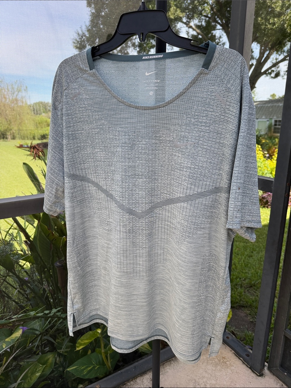 Nike Eynning Dri Fit Women's Heathered Light Gray Short Sleeve Performance Tee